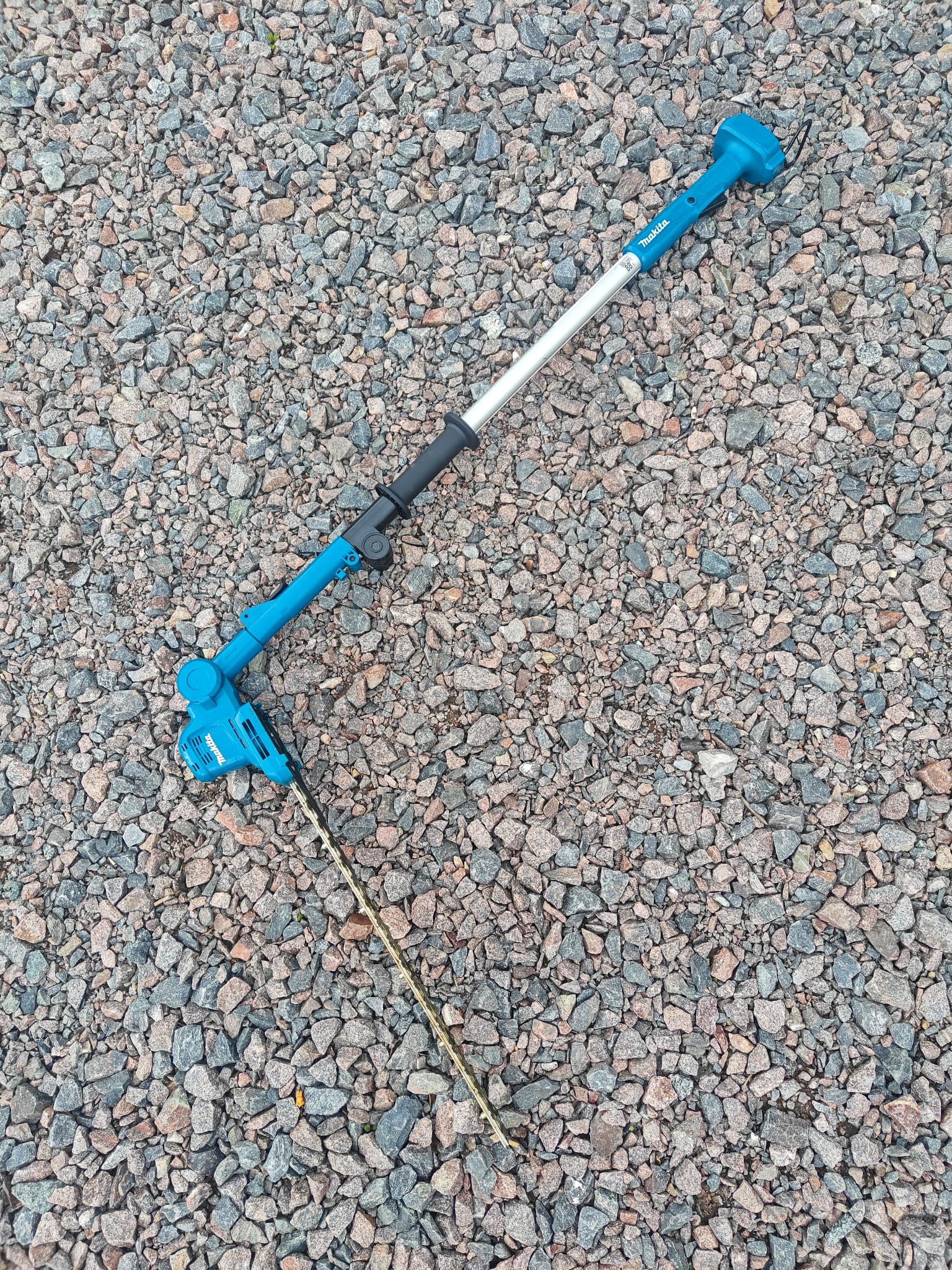 Akkupensasleikkuri teleskooppivarrella Makita DUN 461 W